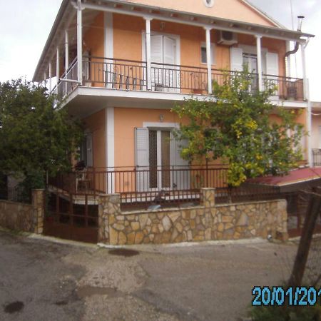 Apartamento George'S House Ágios Matthaíos Exterior foto