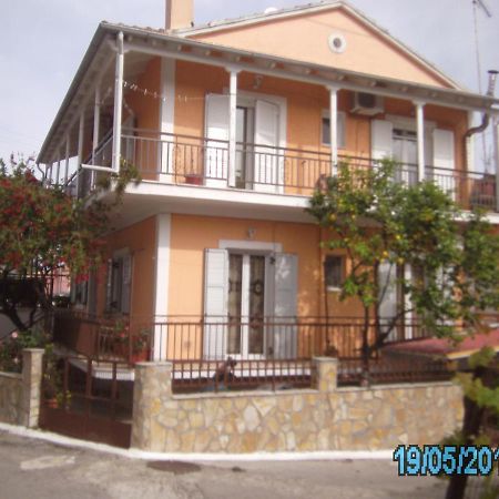 Apartamento George'S House Ágios Matthaíos Exterior foto