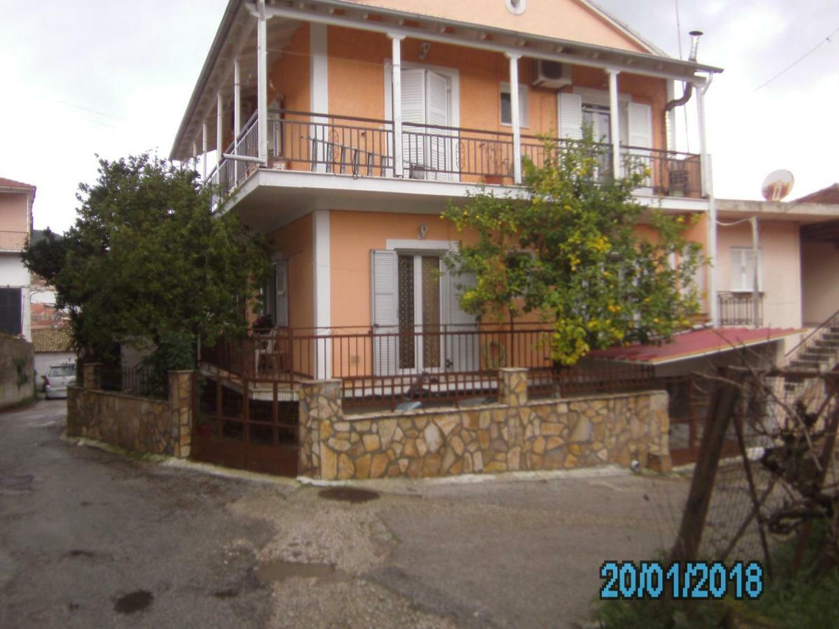 Apartamento George'S House Ágios Matthaíos Exterior foto