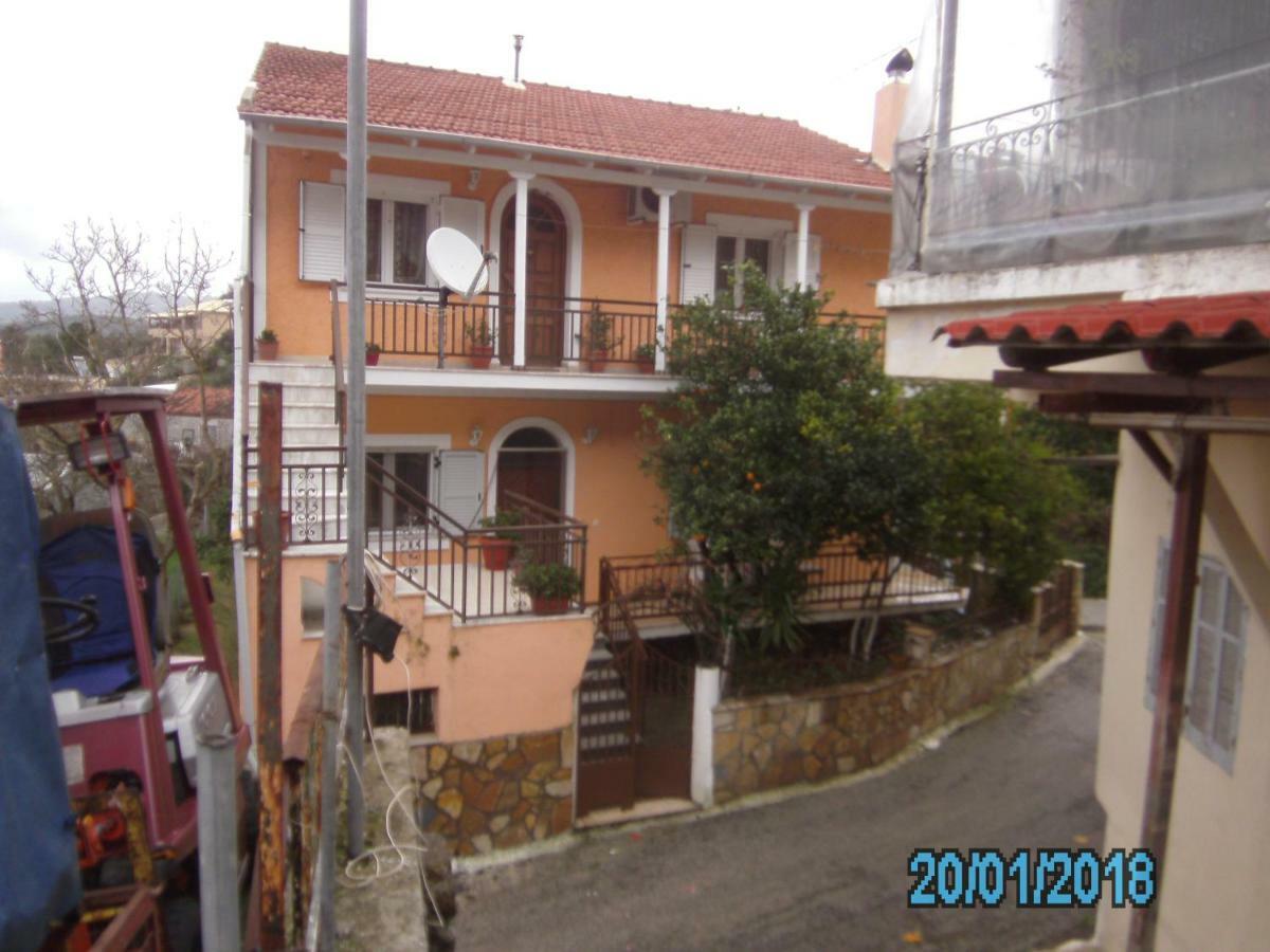 Apartamento George'S House Ágios Matthaíos Exterior foto