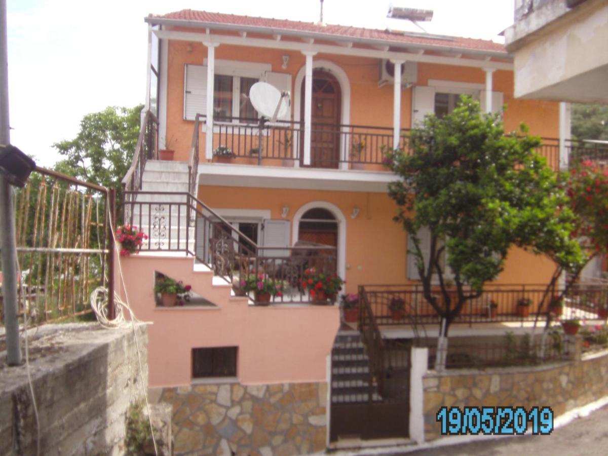 Apartamento George'S House Ágios Matthaíos Exterior foto